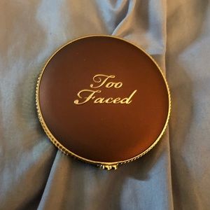 Too Faced chocolate brozer